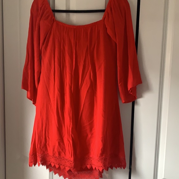 Red off the shoulders dress - Picture 4 of 5